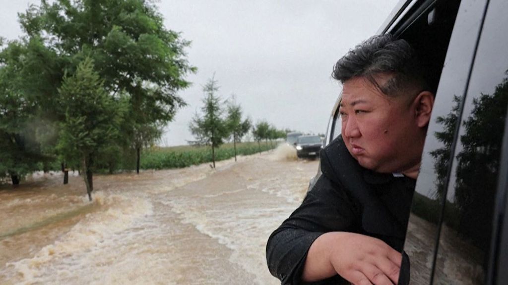 Kim Jong-Un visita las zonas inundadas en el noroeste de Corea del Norte por las lluvias torrenciales