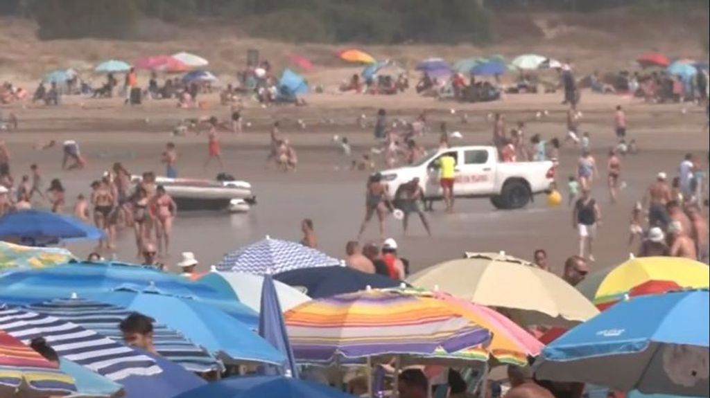 Las cuatro playas del Puerto de Santa María, Cádiz, pierden su bandera azul por la falta de socorristas