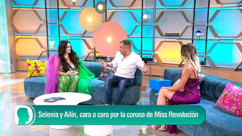 Miss Revolución se niega a que le quiten su corona