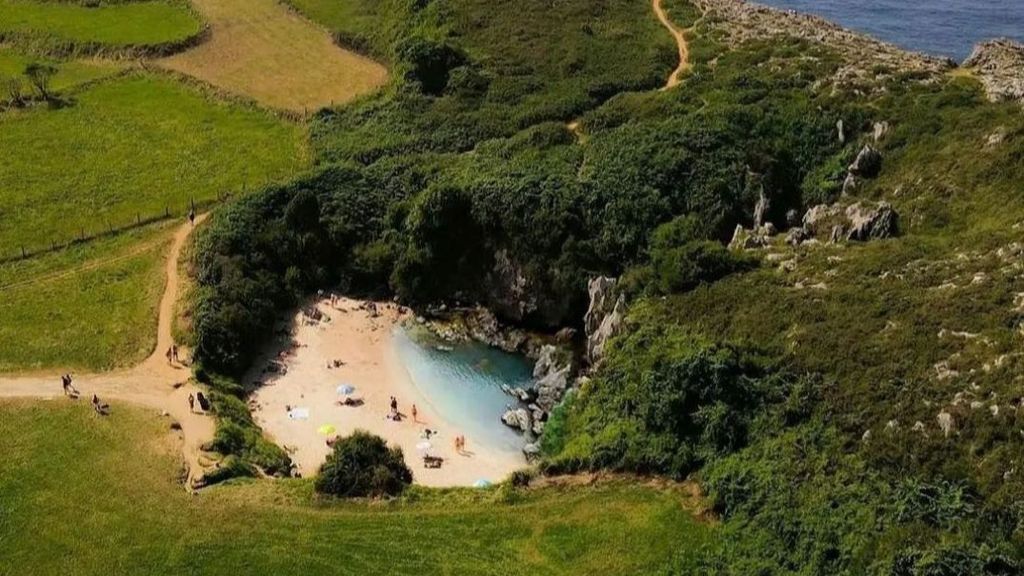 La playa más pequeña del mundo está en España