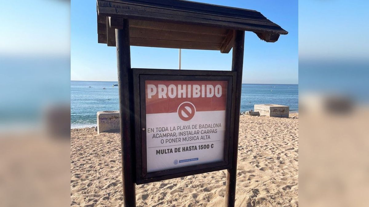 Badalona advierte a los bañistas con carteles en la playas