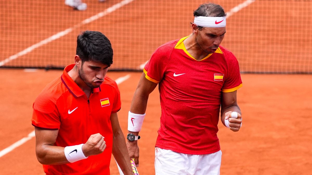 Carlos Alcaraz y Rafa Nadal en el partido contra Tallon Griekspoor y Wesley Koolhof