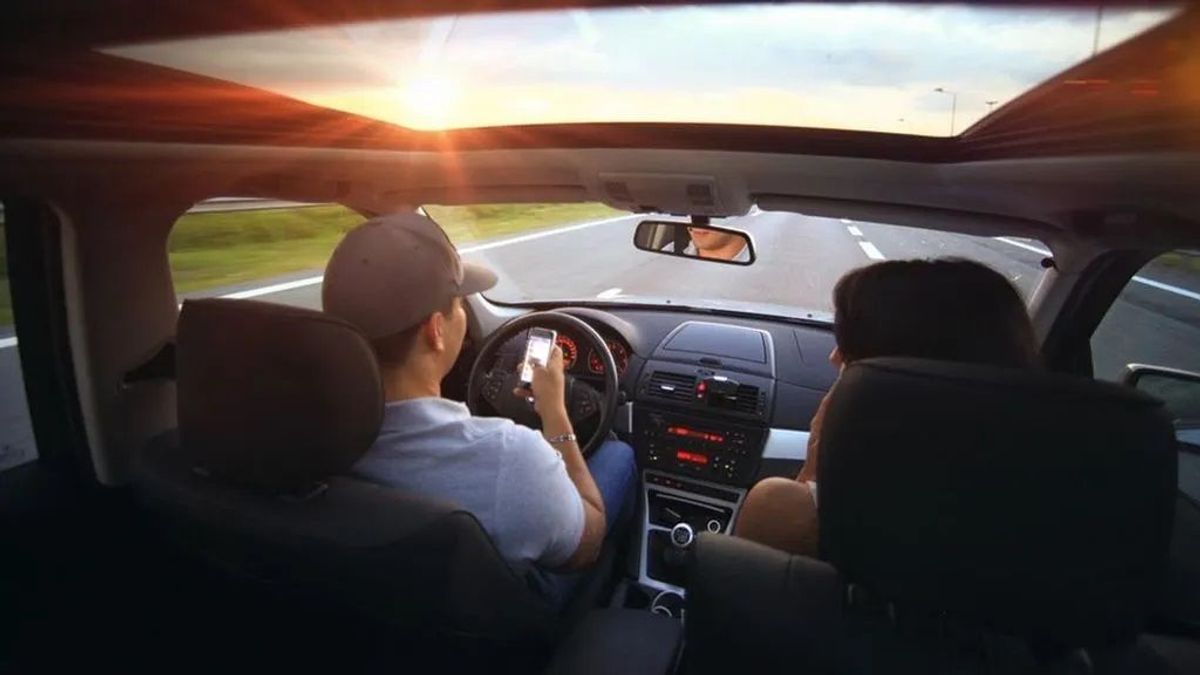 De viaje en el coche, pero sentados correctamente