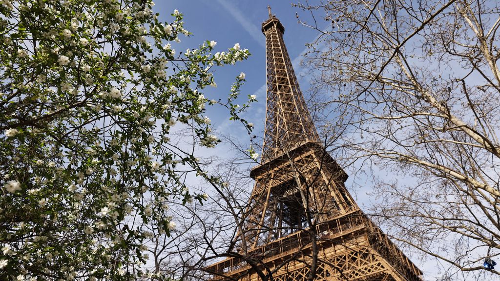 Expulsan a una nadadora brasileña de los JJOO por visitar la Torre Eiffel