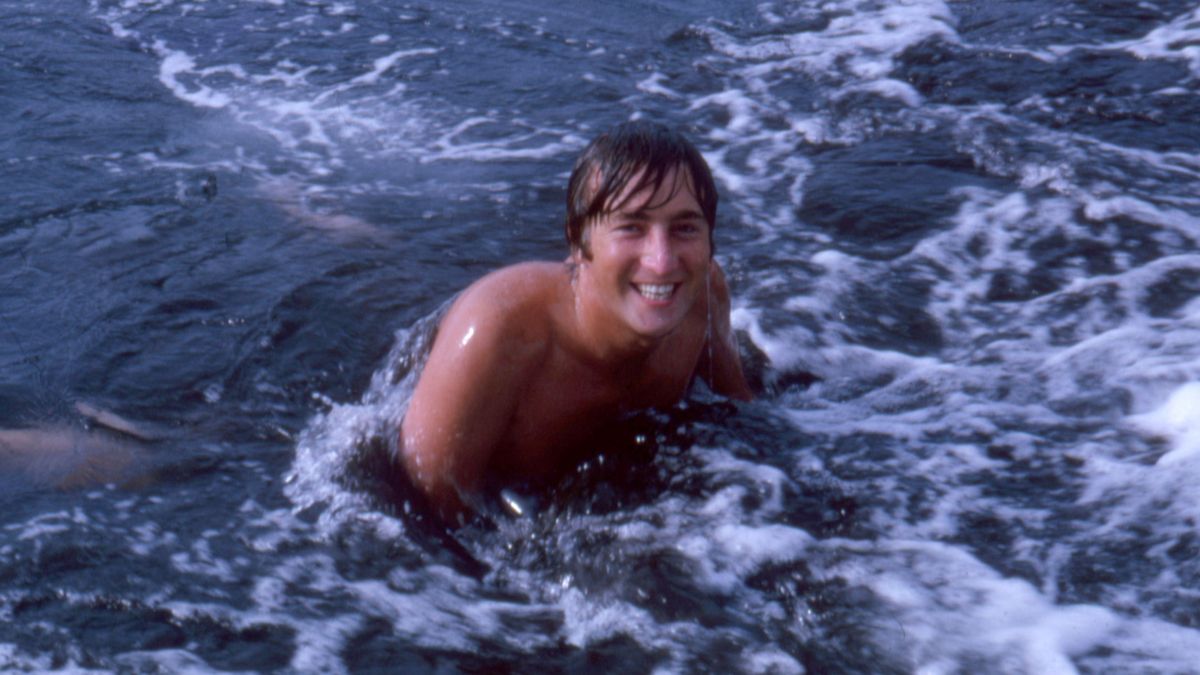 John Lennon, buscando el submarino amarillo en Tahití.