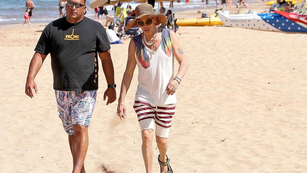 Pasó el vendedor ambulante de la playa de Maui y Steven Tyler le compró ¡todo!