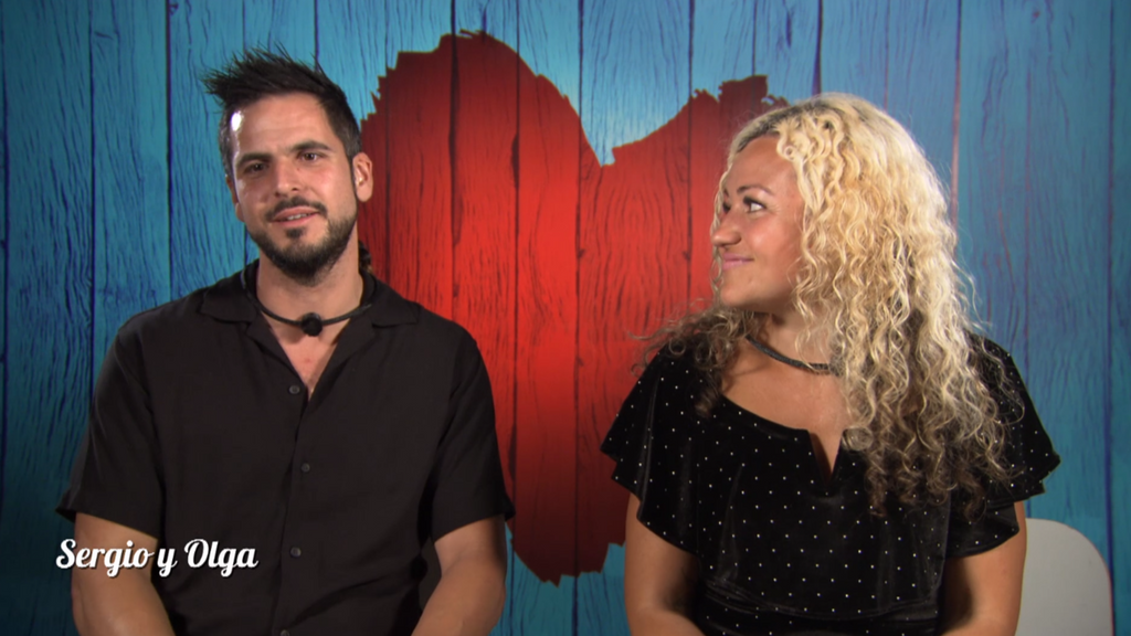 Sergio y Olga son pareja y buscan una tercera persona en 'First Dates Hotel'