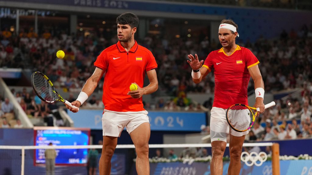 Carlos Alcaraz avanza solo en el adiós del dobles con Rafa Nadal