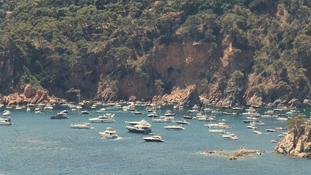 Denuncian el exceso de barcos en las calas de la Costa Brava: "El litoral es víctima de la masificación"