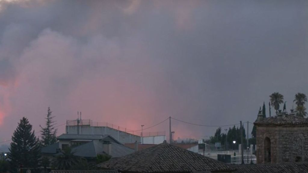 El incendio de Benasau, que ha arrasado 320 hectáreas, sigue con evolución favorable, pero predomina la cautela y se mantienen todos los medios