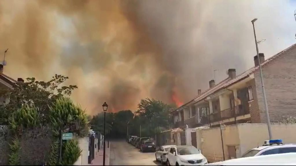 Incendio en Loeches, en Madrid, con numerosos vecinos en alerta: "Ha ardido el monte en cosa de segundos"