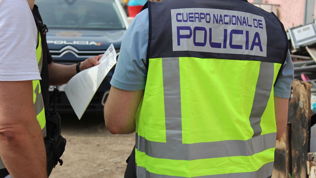 La Policía pilla a una mujer al volante sin carné y drogada en Talavera la Real