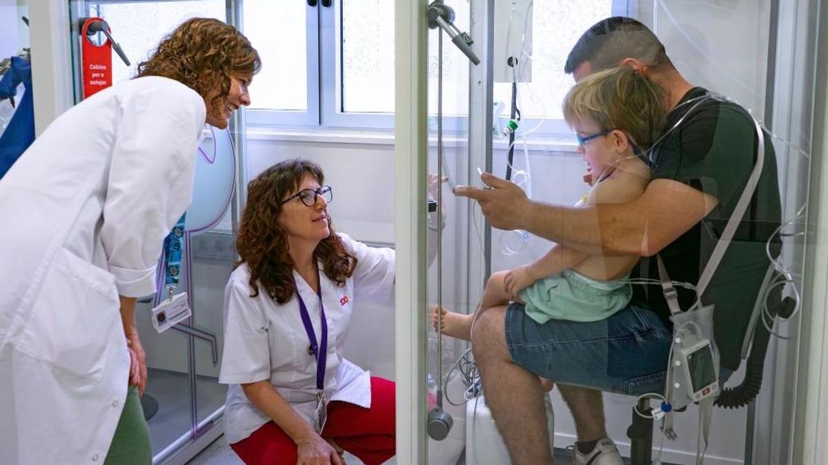 Realizan en Barcelona un test a niños con enfermedades respiratorias para volar en avión sin riesgo