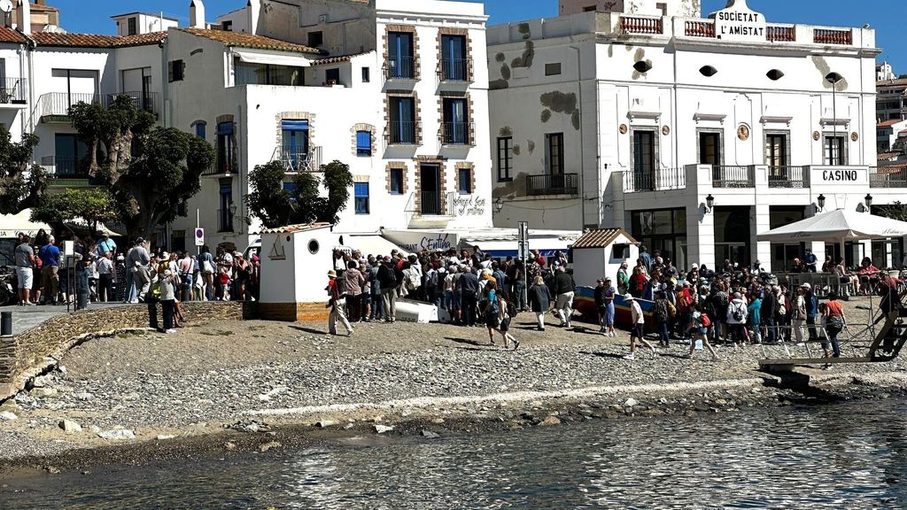 Rebajan la masificación en Cadaqués, Girona