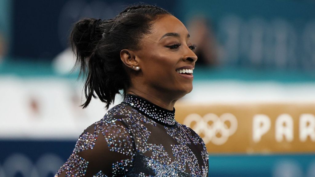 Simen Biles, compitiendo en París