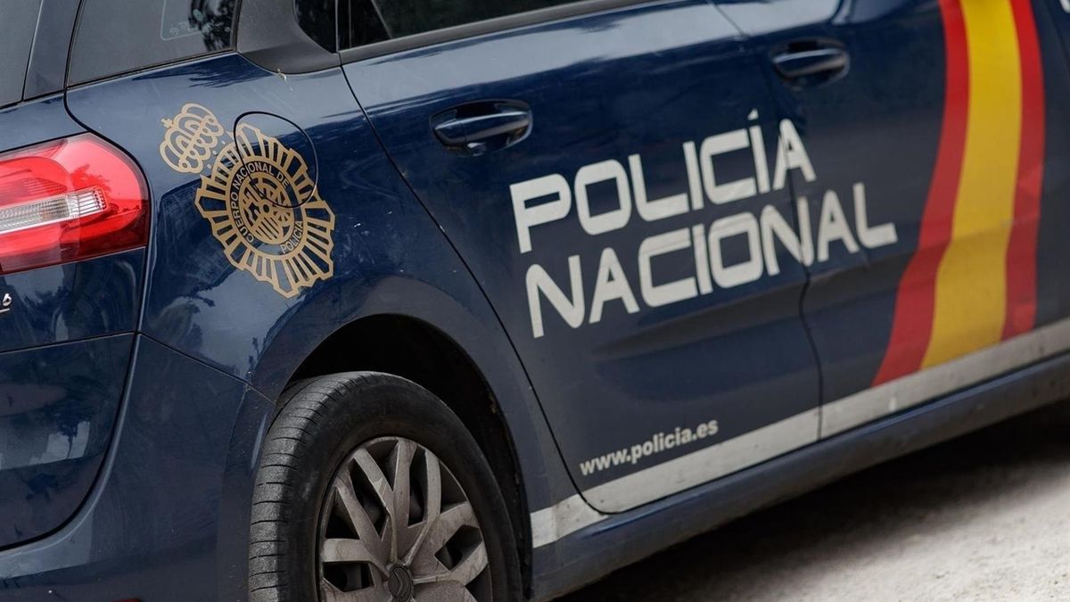 Archivo - Un coche de Policía Nacional.