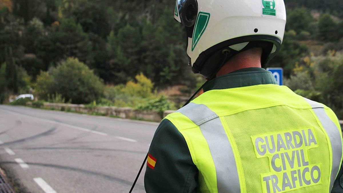 Archivo - Agente de la Guardia Civil de Tráfico.