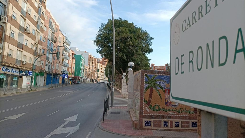 Carretera de Ronda en Almería, junto al acceso al Hospital Bola Azul.