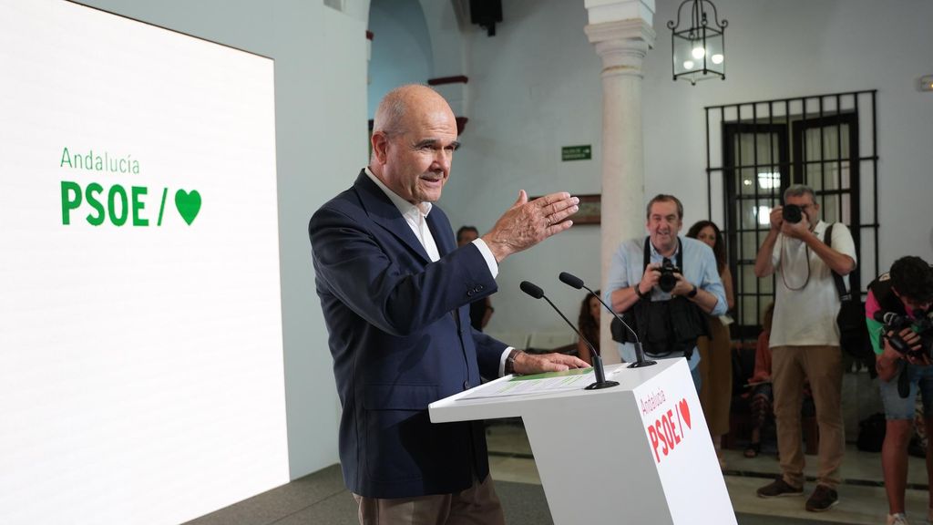 El expresidente de la Junta de Andalucía, Manuel Chaves, durante una rueda de prensa que ha ofrecido en la sede del PSOE-A, a 18 de julio de 2024 en Sevilla (Andalucía, España). Tras las modificaciones de la sentencias de los ERE en Andalucía, por el Trib