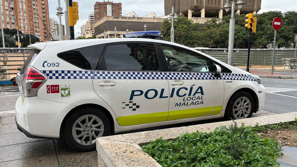 Archivo - Vehículo de la Policía Local de Málaga.