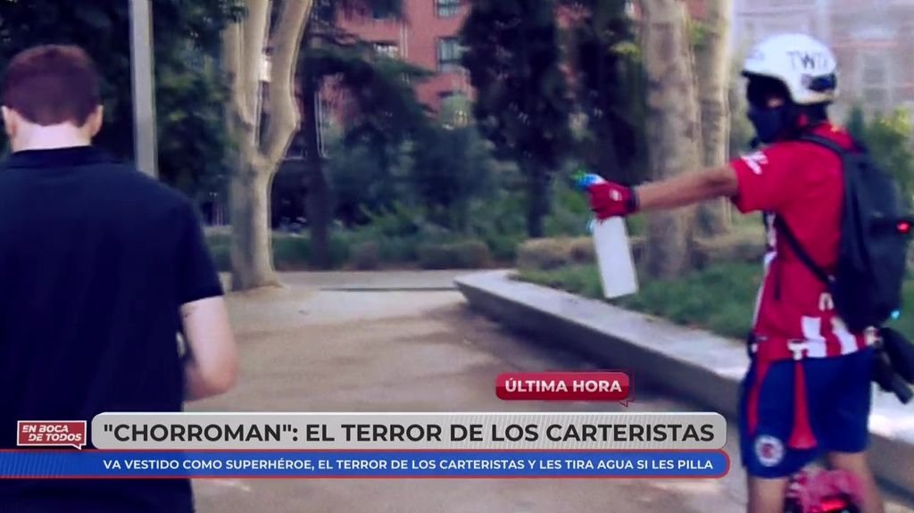 'Chorromán', el terror de los carteristas: tira agua y así espanta a los ladrones