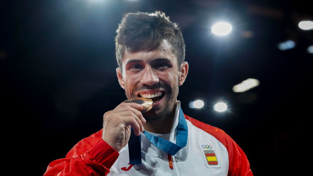 El judoca español Francisco Garrigos con la medalla de bronce en Judo