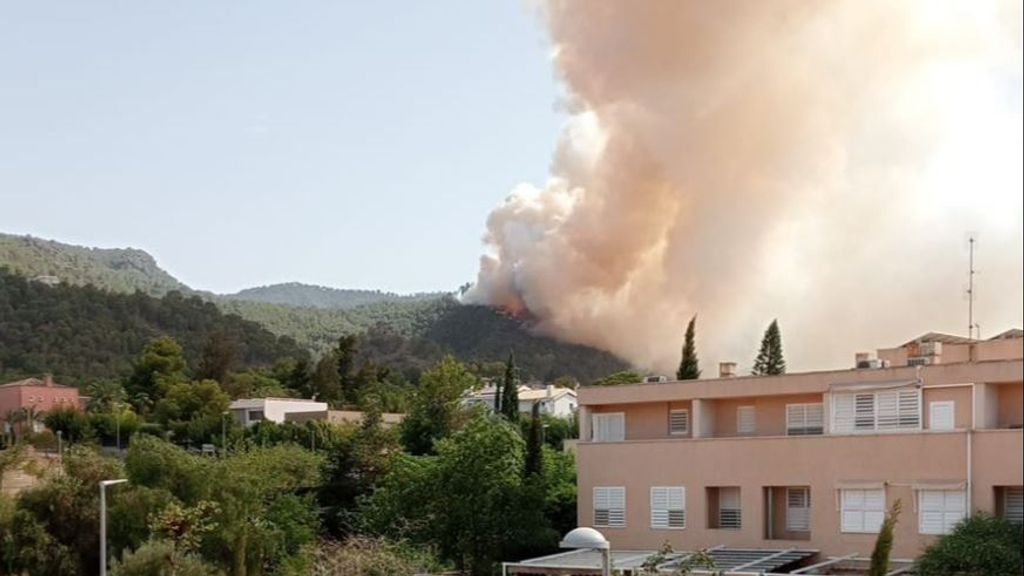 Incendio forestal en La Alberca, en Murcia: numerosos efectivos trabajan para controlar las llamas