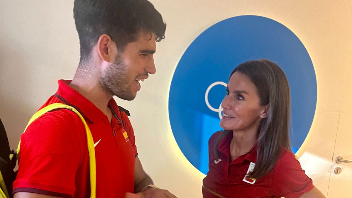 La reina Letizia, en París: su imagen con Carlos Alcaraz, su felicitación a María Pérez y Álvaro Martín y su apoyo a Hugo González y el waterpolo