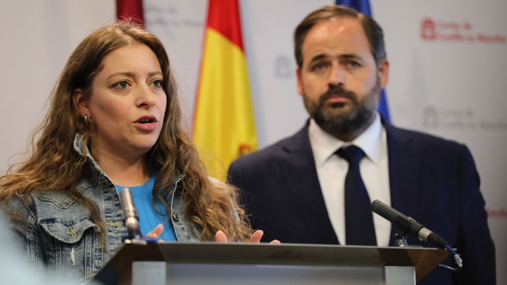 La vicesecretaria nacional del Partido Popular y diputada nacional, Ester Muñoz, junto al presidente popular en Castilla-La Mancha, Paco Núñez