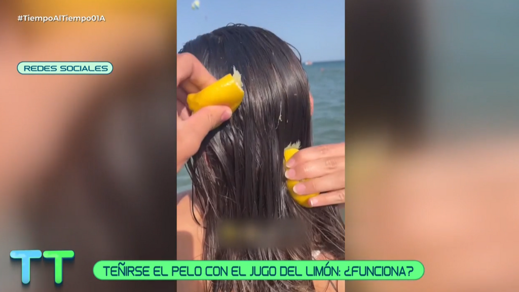 Los jóvenes se aplican limón en el pelo