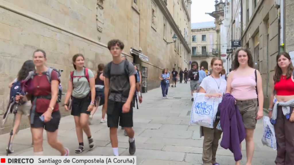 El número de peregrinos del Camino de Santiago aumenta junto a las protestas de los vecinos