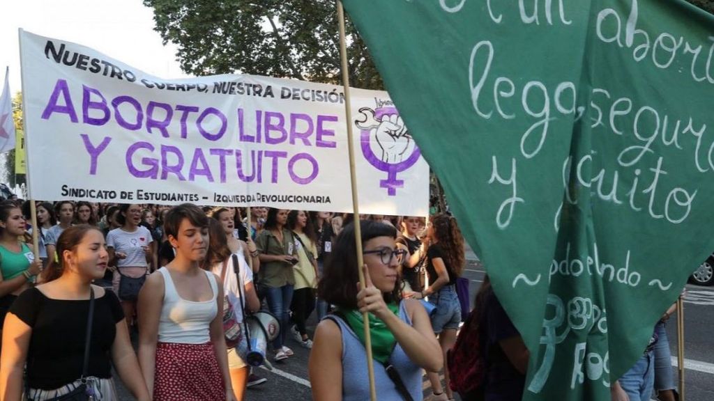 Una manifestación por un derecho al aborto libre y seguro