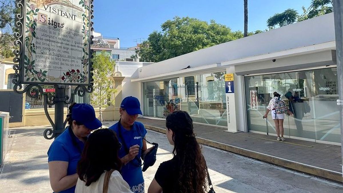 El servicio de informadores turísticos móviles en Sitges