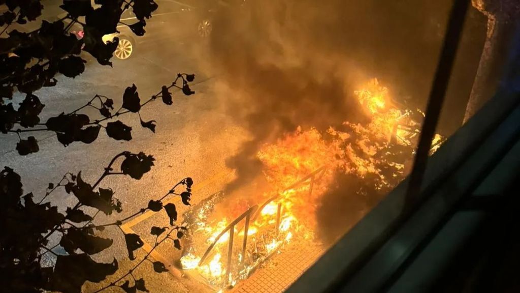 imagen del incendio tomada desde el primer piso de un edificio afectado d85a