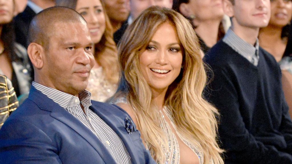 Jennifer Lopez y Benny Medina en los Billboard de 2015