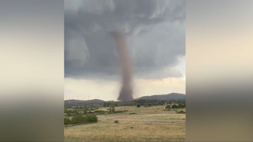 Las sorprendentes imágenes del tornado en El Toro, Castellón