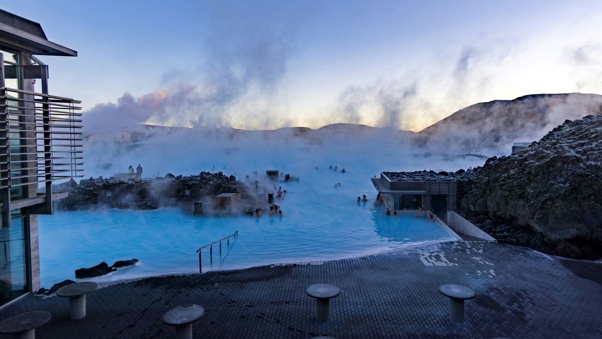 blue lagoon islandia unsplash