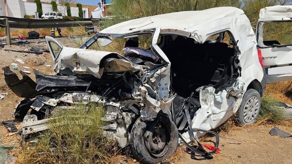 Tres muertos y dos heridos graves al chocar dos vehículos en Casabermeja, Málaga