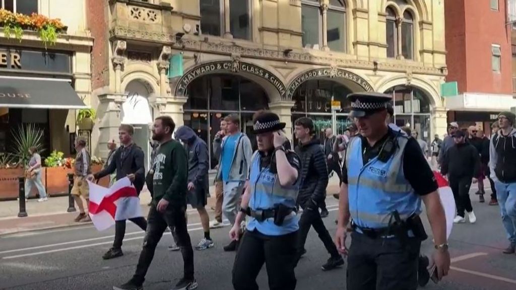 Disturbios, peleas, saqueos, pillajes y decenas de detenidos en una nueva jornada de ira en Reino Unido