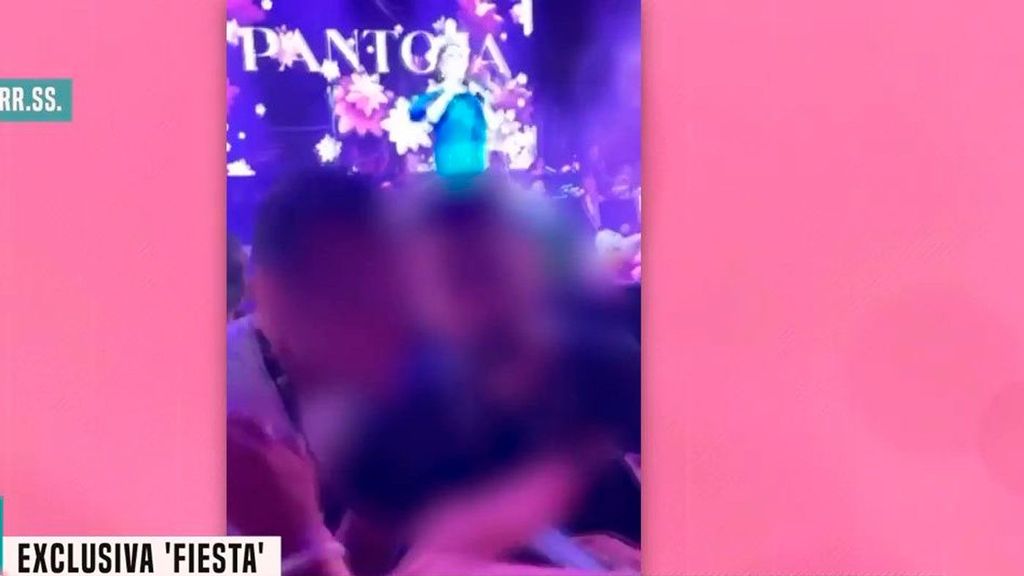 La policía interviene en el concierto de Isabel Pantoja por una trifulca entre sus fans: "Se puso muy nerviosa" Fiesta 2024 Top Vídeos 228