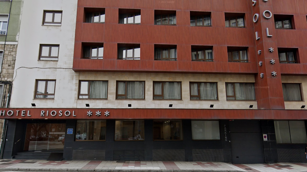 Hotel de León en el que se ha precipitado el matrimonio