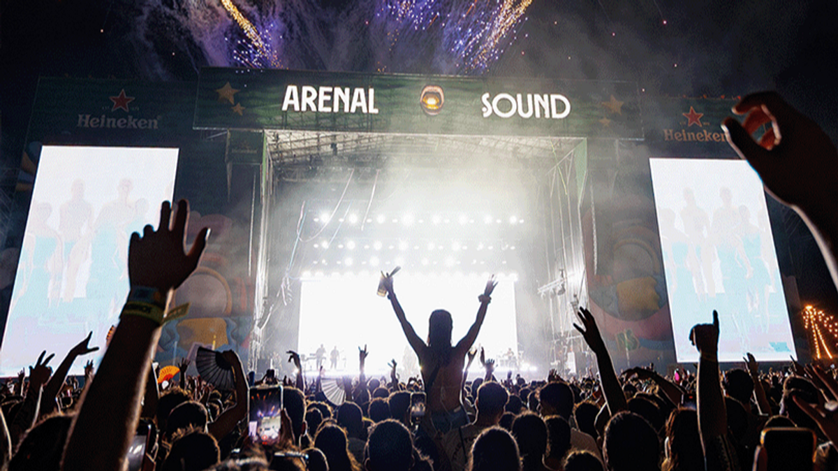 Lola Índigo cerró la 13ª edición del Arenal Sound con una actuación vibrante