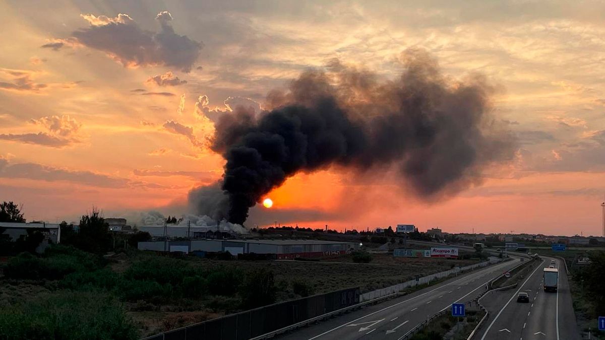 Ordenan el confinamiento de los vecinos de Utebo por la nube tóxica de un incendio