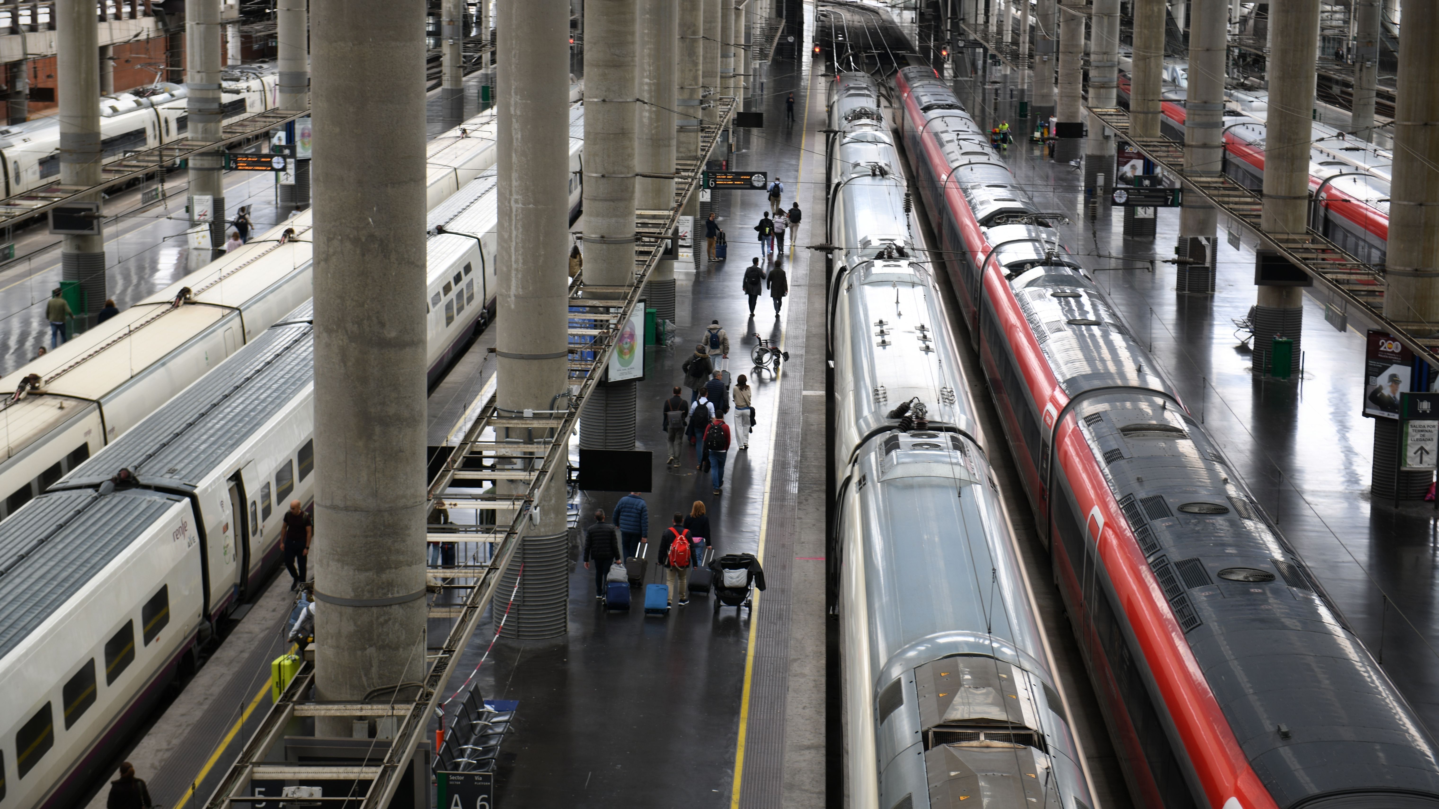 Suspendida la circulación con origen y destino en Madrid Atocha y Puerta de Atocha: una persona amenaza con saltar a la vía