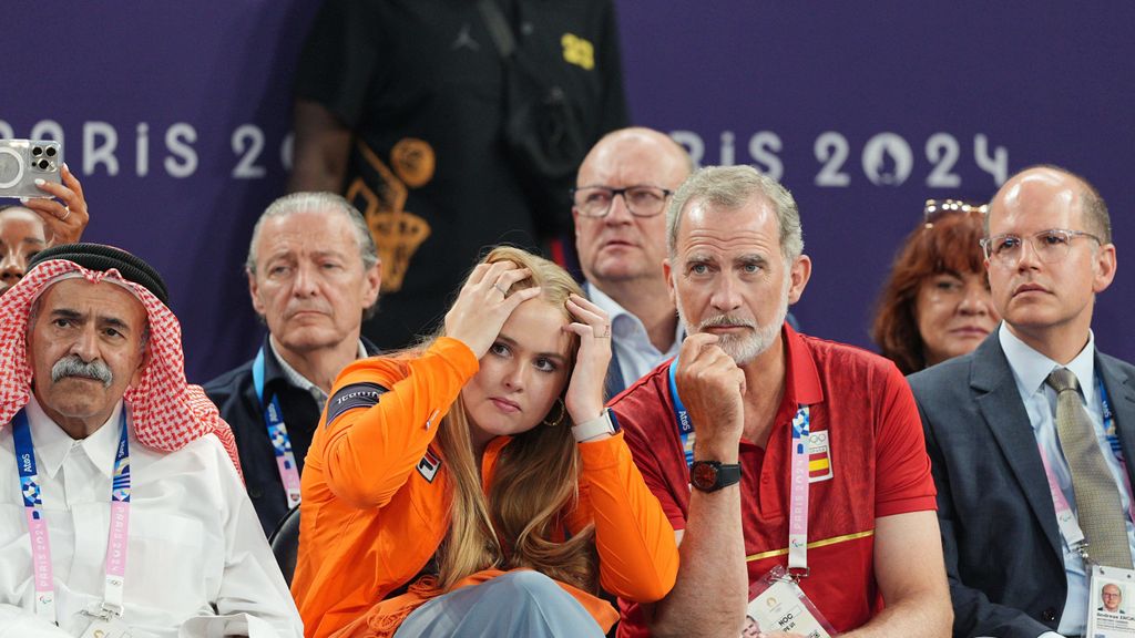 Amalia de Holanda y Felipe VI vivieron con intensidad el partido de baloncesto