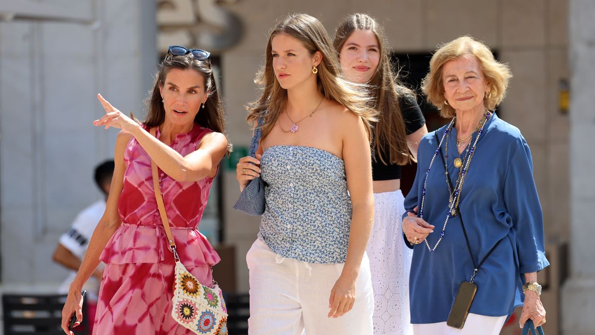 Letizia, Leonor, Sofía y la reina Sofía, en un mercadillo en Palma: los  detalles