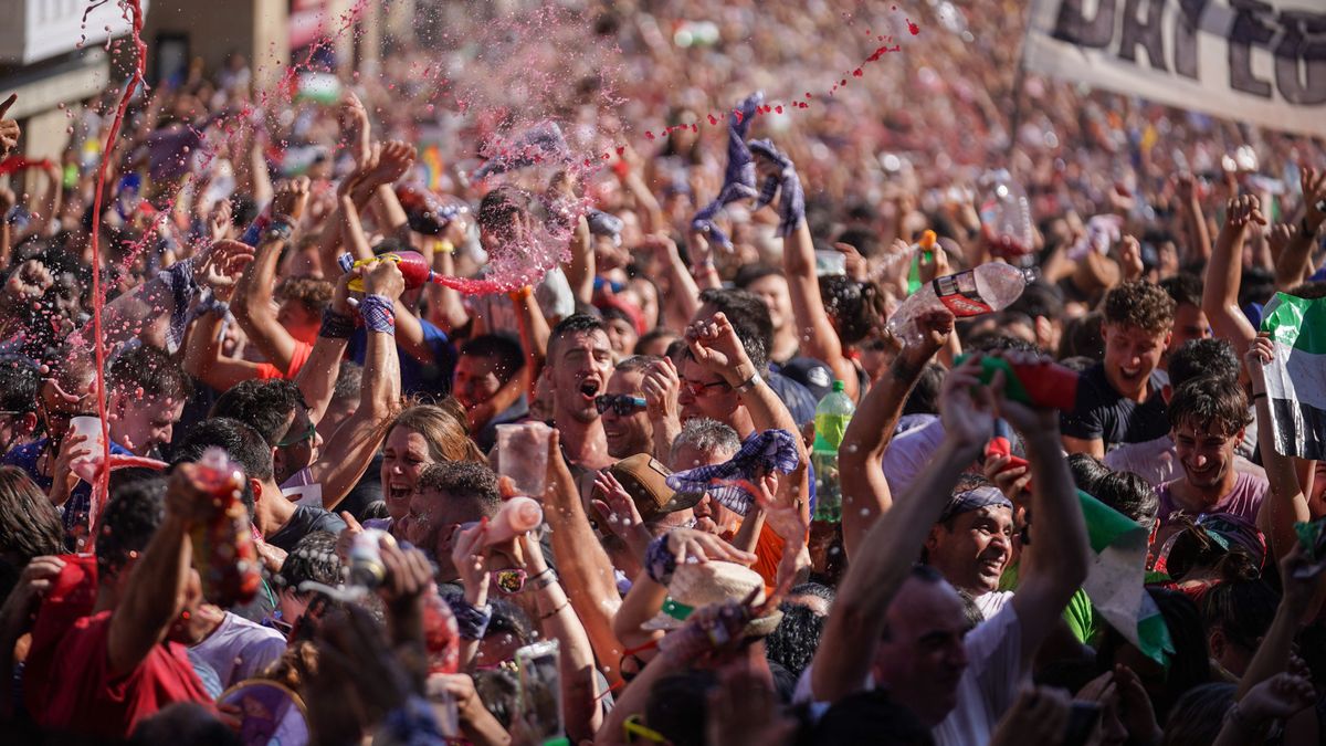 Cientos de personas durante el inicio de las fiestas de ‘La Blanca’, a 4 de agosto de 2024,