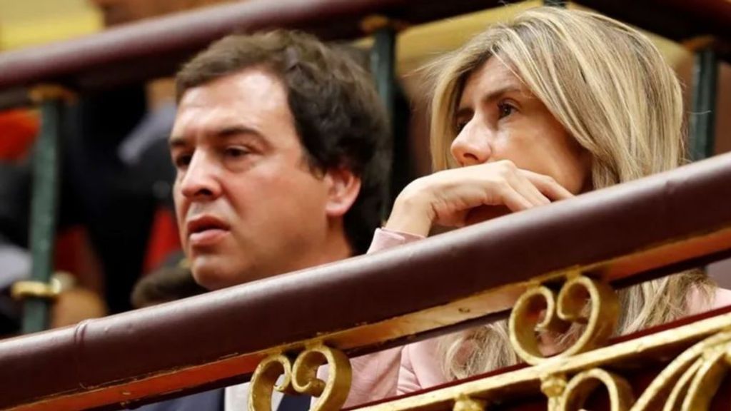 David Sánchez, en la tribuna de invitados del Congreso de los Diputados, junto a Begoña Gómez en una imagen de archivo.