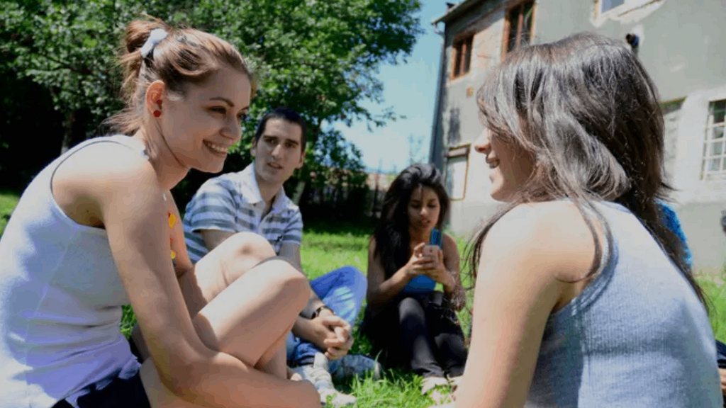 Los jóvenes chicos y chicas que salen de los sistemas de protección se enfrentan a una emancipación más dura