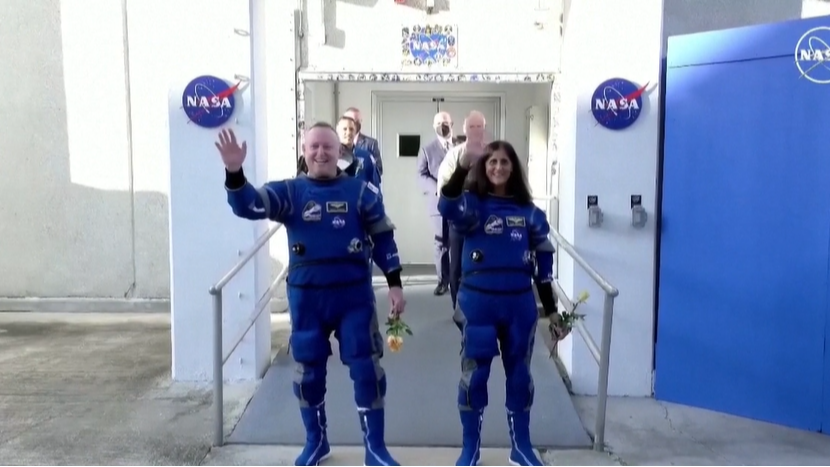 Los dos astronautas estadounidenses atrapados en la Estación Espacial Internacional no volverán hasta 2025